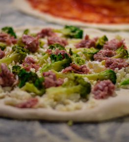 pizza broccoli e salsiccia parco dei pini