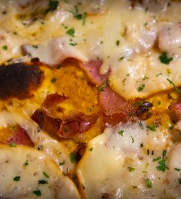 Pizza crema di zucca e speck